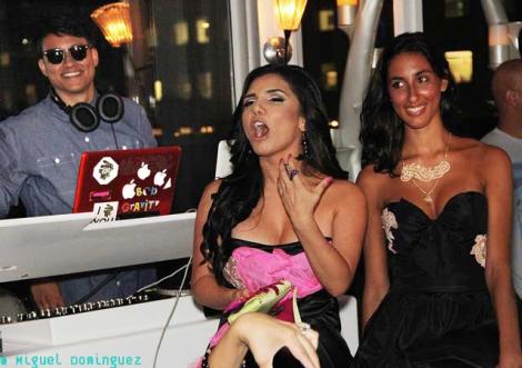 305005_450198781669326_2097561419_n