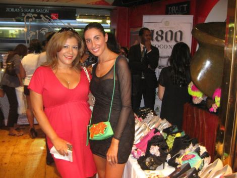 295156_527115270636415_825061097_n