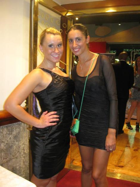 304445_527116760636266_1815704820_n