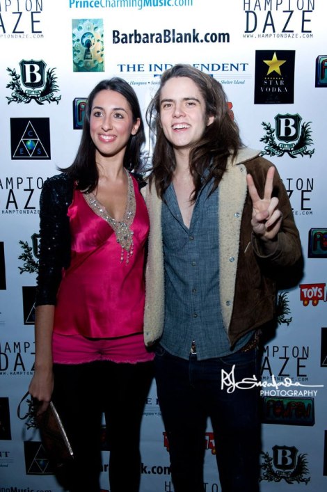 282827_576930848990825_1954081698_n